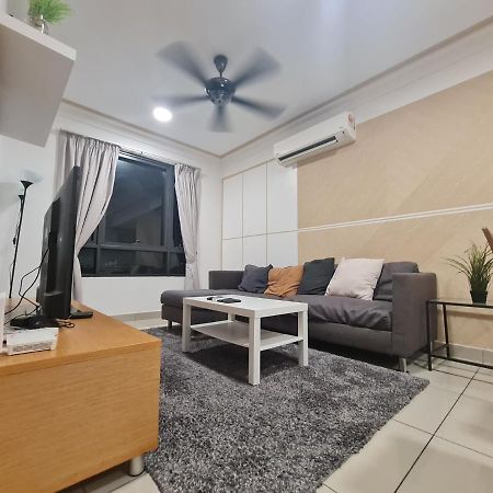 Lovely 3-Bedroom Serviced Apartment @ サイバージャヤ エクステリア 写真