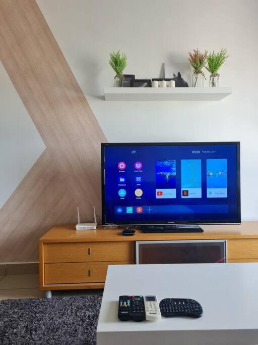 Lovely 3-Bedroom Serviced Apartment @ サイバージャヤ エクステリア 写真